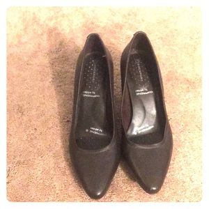 Brown rockport low heel